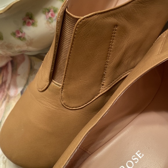 Taryn Rose camel leather wedge heel shoes Size 9 EUC - Picture 2 of 11